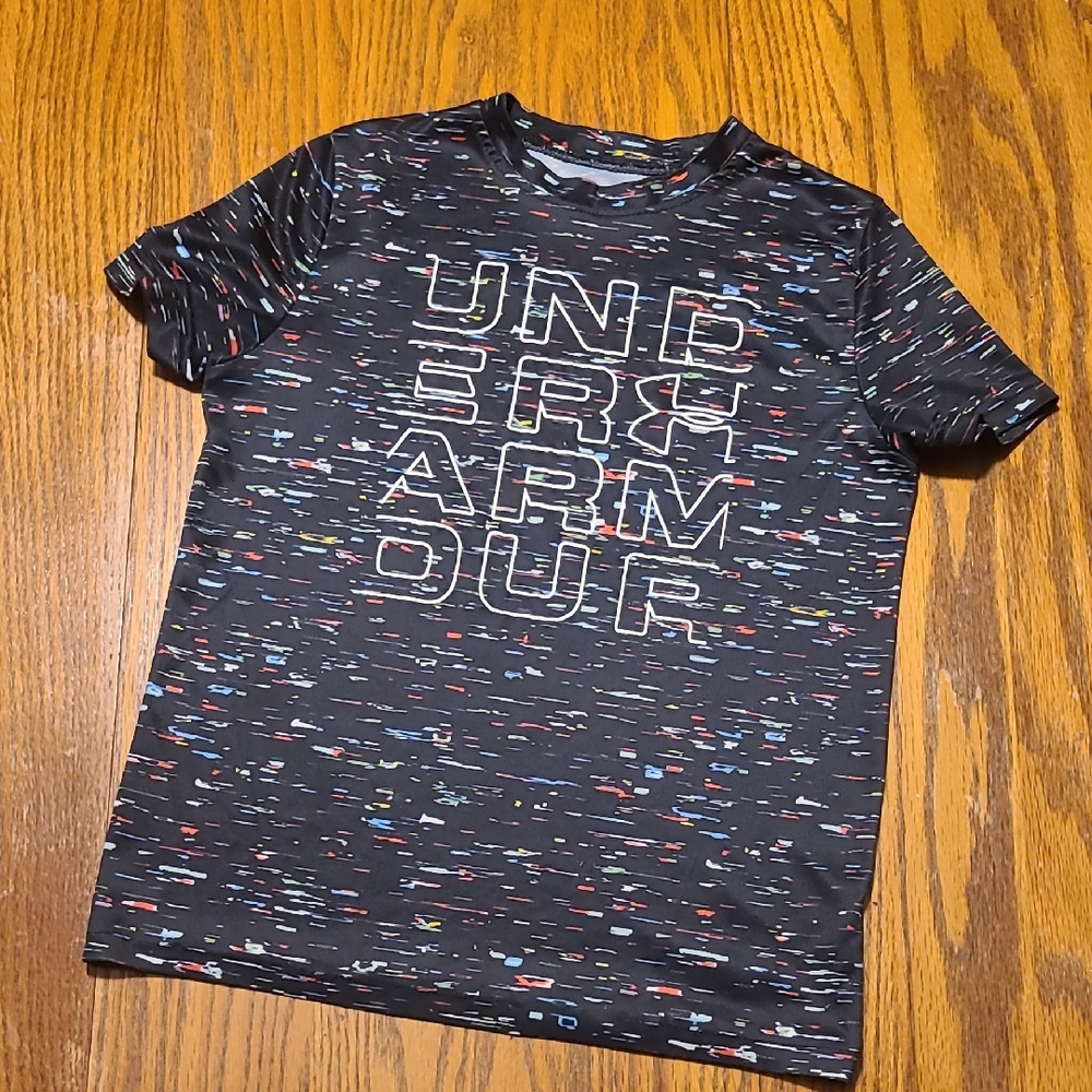 Under Armour Boys' Black Space-Dye Short Sleeve Tee - Size Small